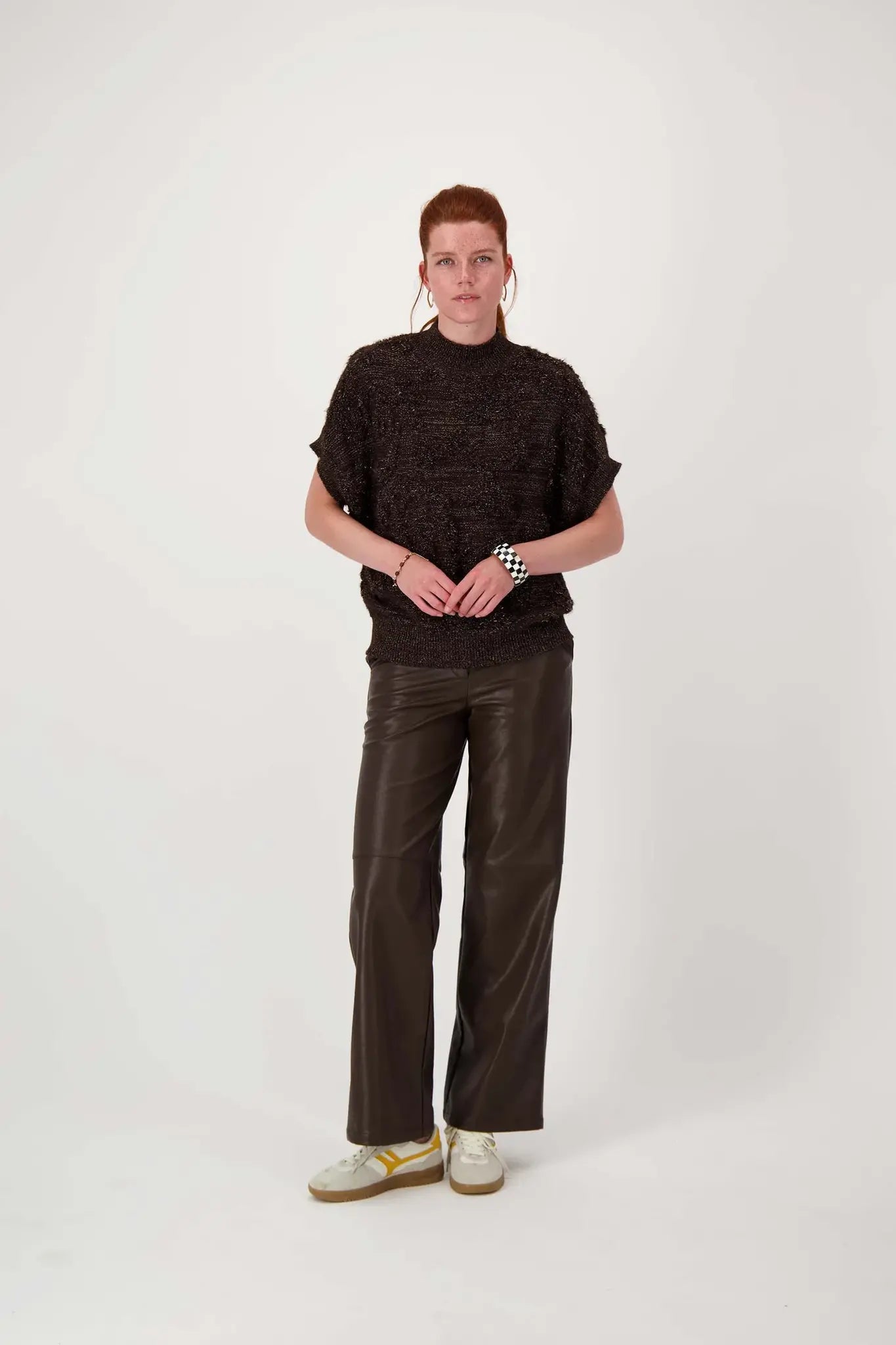 Zusss | Mouwloze trui met lurex chocoladebruin
