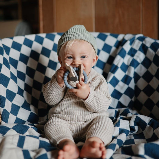 Mushie | Bijtring space blauw