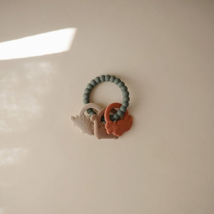 Mushie | Bijtring dino groen